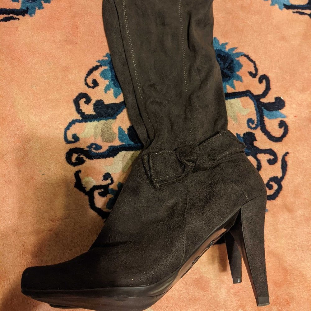 Knee high brown suede boots with bow on ankle (Size 8)